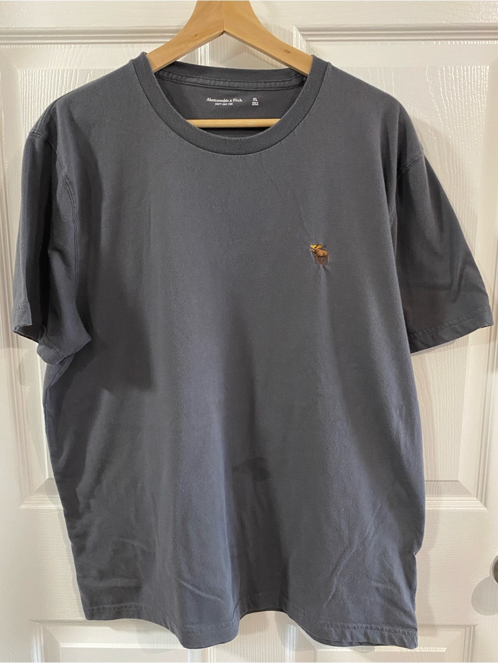 Abercrombie & Fitch Men's XL Crew Tee - Charcoal Gray with Gold Moose Logo